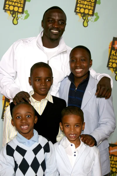 Akon e Filhos — Fotografia de Stock