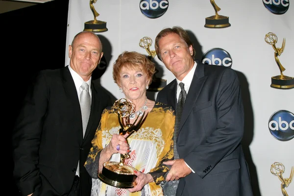 Corbin & Collin Bernsen, with their mother Jeanne Cooper — Stock Photo, Image