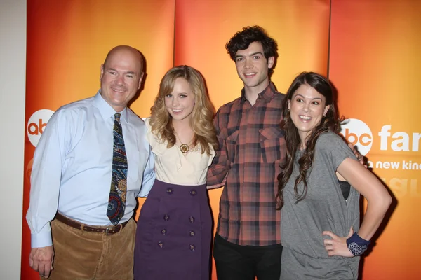 Larry miller, meaghan martin, ethan peck och lindsey shaw — Stockfoto