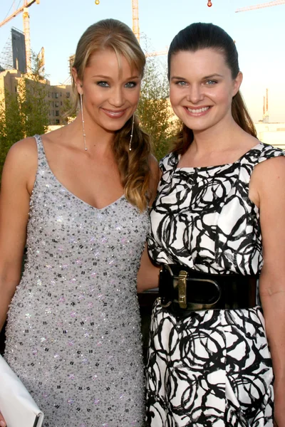 Kristen Renton y Heather Tom — Foto de Stock