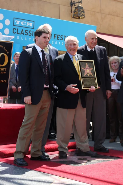 Max Brooks, host of TCM Robert Osborne, honoree Mel Brooks and actor Carl Reiner — Stock Photo, Image