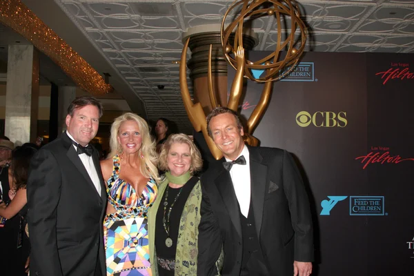 Doug Davidson, esposa y freinds — Foto de Stock