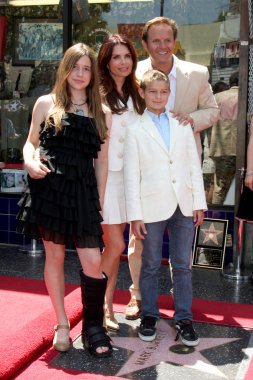 Kızı Reilly Anspaugh ve Mark Burnett ile Roma Downey ve oğlu Cameron