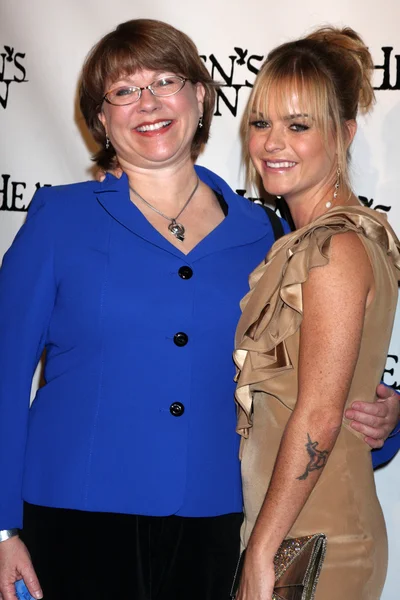 Marilyn McIntyre ve Taryn Manning