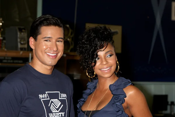 Mario lopez och ashanti — Stockfoto