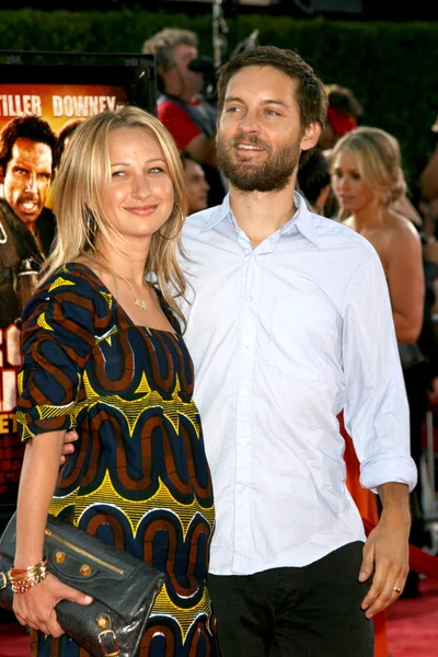 Jennifer Meyer & Tobey Maguire — Stockfoto