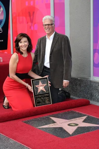 Mary Steenburgen ja aviomies Ted Danson — kuvapankkivalokuva