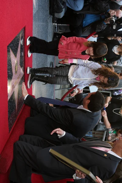 Adam Sandler, with daughters Sunny and Sadie — Stock Photo, Image