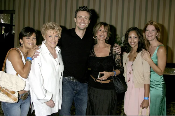 Nia peeples, jeanne Coopera, daniel goddard, jess walton, christe — Zdjęcie stockowe