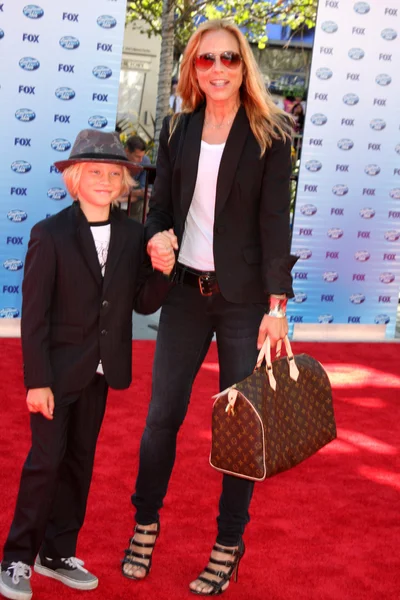 Maria Bello & Son Jack – stockfoto