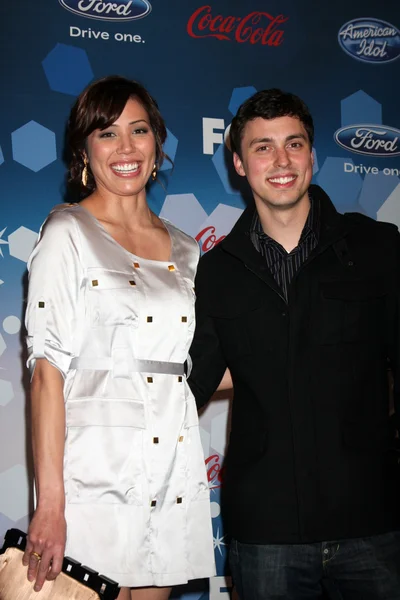 Michaela Conlin, John Francis Daley — Stockfoto