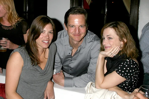 Caitlin Keats, William Mapother e Sarah Clarke — Foto Stock