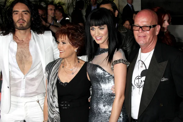 Katy Perry, Russel Brand's parents — Stock Photo, Image