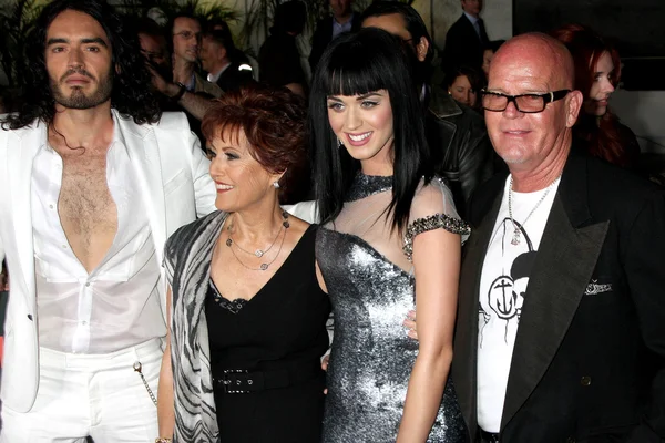 Katy Perry, los padres de Russel Brand — Foto de Stock