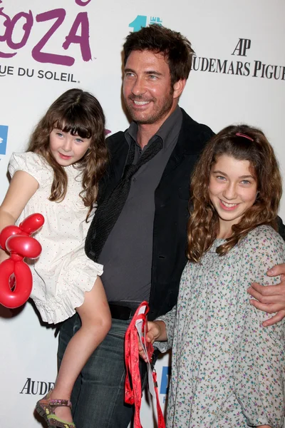 Dylan Mcdermott & döttrar Colette & Charlotte — Stockfoto