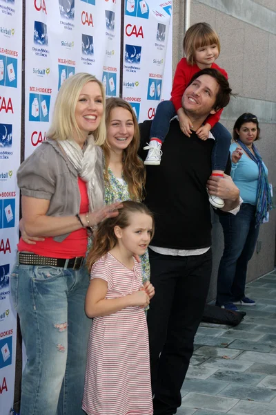 Jennie Garth, Peter Facinelli et leurs filles Luca Bella, Lola Ray et Fiona Eve Facinelli — Photo
