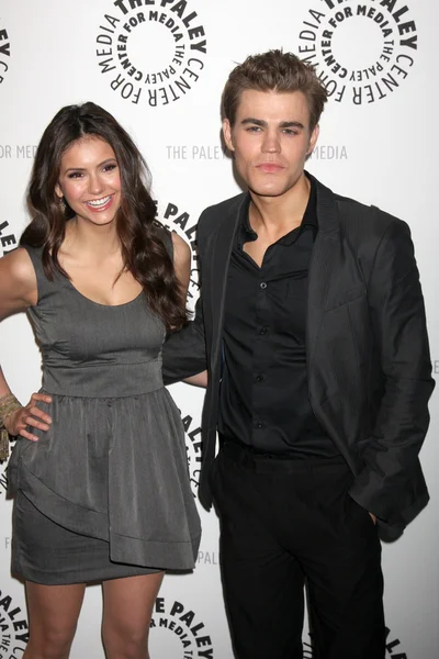 Nina Dobrev, Paul Wesley — Stock Photo, Image