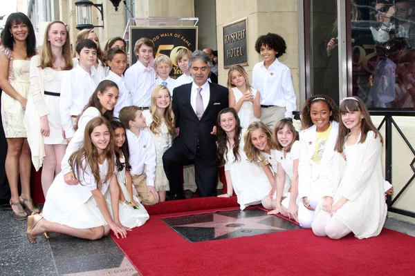 Adderley okul şarkıcılar andrea bocelli ile — Stok fotoğraf