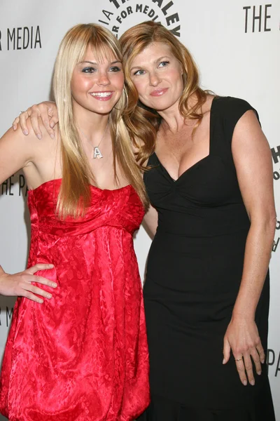 Aimee Teegarden & Connie Briitton — Stockfoto