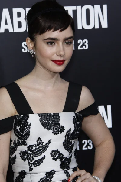 Lily Collins — Zdjęcie stockowe