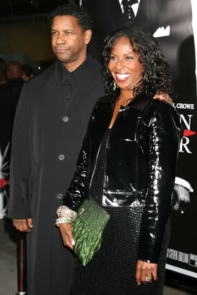 Denzel y Pauletta Washington — Foto de Stock