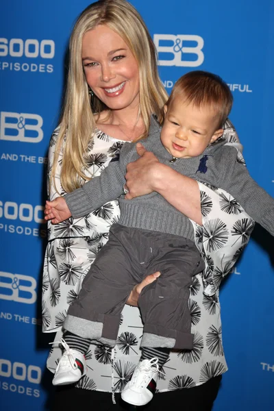 Jennifer Gareis and son Gavin — Stock Photo, Image