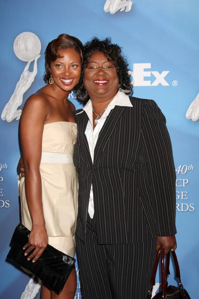 Eva Marcille and her mother — Stock fotografie