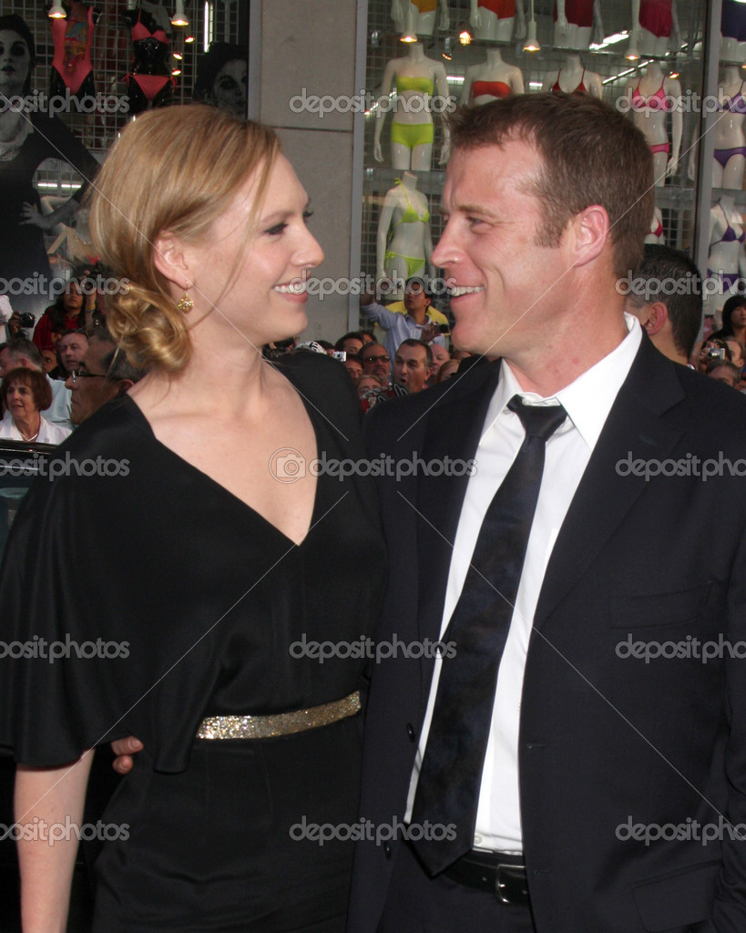 Anna Torv And Mark Valley Anna Torv, Mark Valley End Marriage(00)