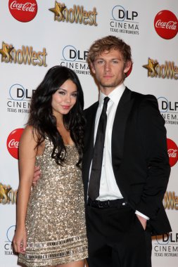 Vanessa hudgens ve alex pettyfer