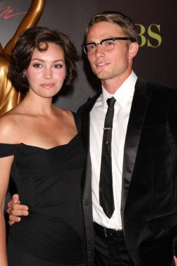 Emily O'Brien ve Wilson Bethel