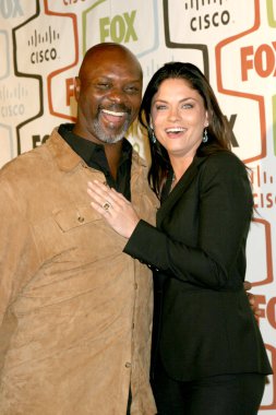 Robert Wisdom ve Jodi Lyn O'Keefe