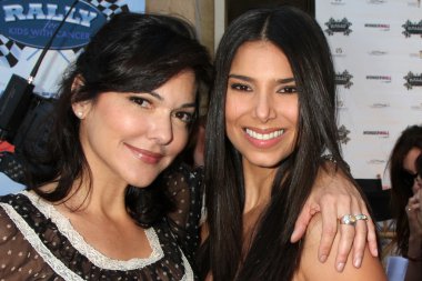 Laura Harring ve Roselyn Sanchez