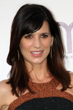Perrey Reeves