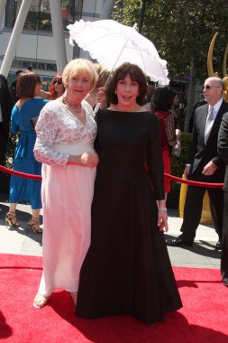 Kathy Joosten ve Lily Tomlin