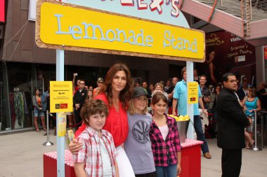 Nolan Gould ve Cindy Crawford, Presley Gerber, Kaya Gerber