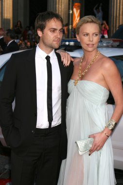 Stuart Townsend ve Charlize Theron