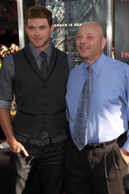 Kellan lutz, baba