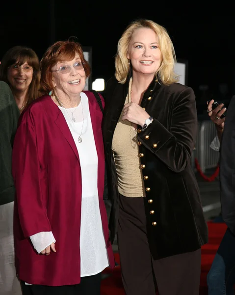 Anne Meara & Cybill Shepherd — Stockfoto