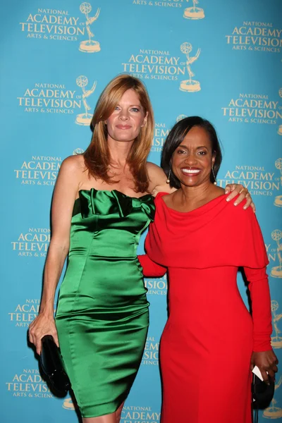 Michelle Stafford ve Glenda Hatchett — Stok fotoğraf