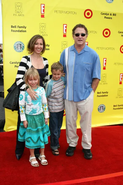 Albert Brooks & Familia — Foto de Stock