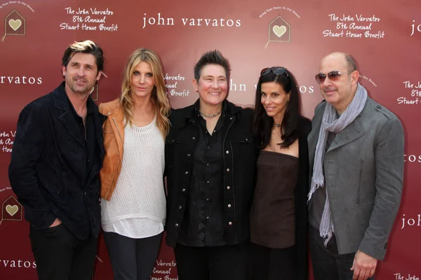 Actor Patrick Dempsey, wife Jillian Demspey, singer K.D. Lang, Joyce Varvatos and designer John Varvatos — Stock Photo, Image