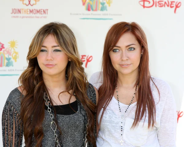 Miley Cyrus & sestru Brandi Cyrus — Stock fotografie