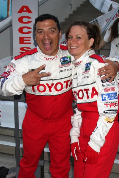 Carlos Mencia, Mary Lynn Rajskub — Stock Photo, Image