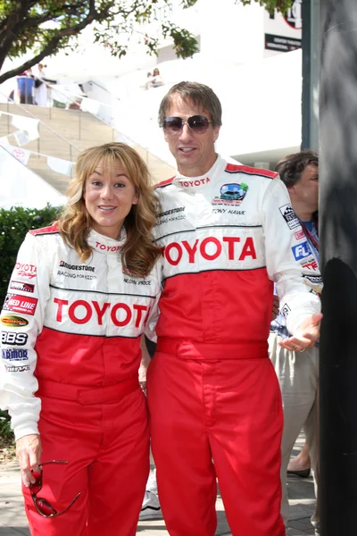 Megyn Price e Tony Hawk — Foto Stock