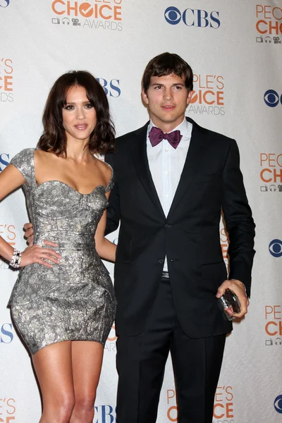 Jessica Alba and Ashton Kutcher — Stock Photo, Image
