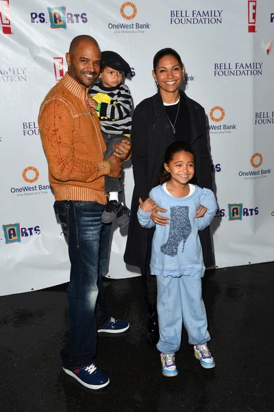 Dondre T. Whitfield, Salli Richardson Whitfield & Their children — Stock Photo, Image