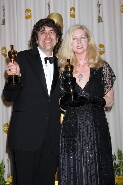 Editors Bob Murawski (L) and wife Chris Innis — Stock Photo, Image