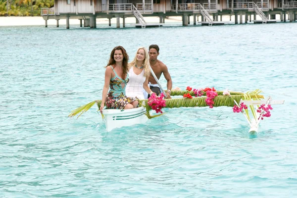 Heather Tom & Jennyfer Garels en Bora Bora — Foto de Stock