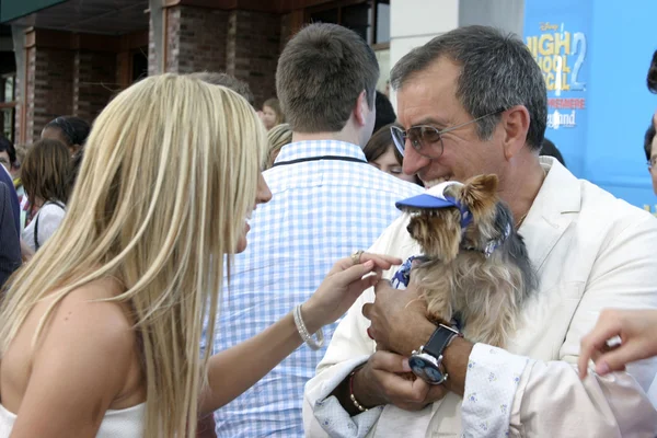 Ashley Tisdale, Kenny Ortega — Foto de Stock