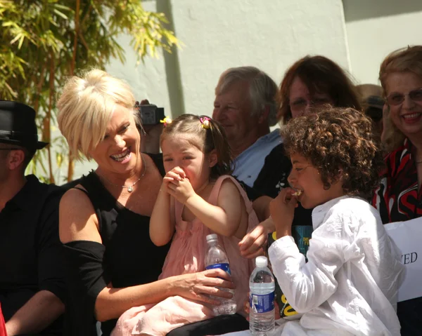 Deborra-Lee Furness, Oscar & Ava Jackman — Foto Stock